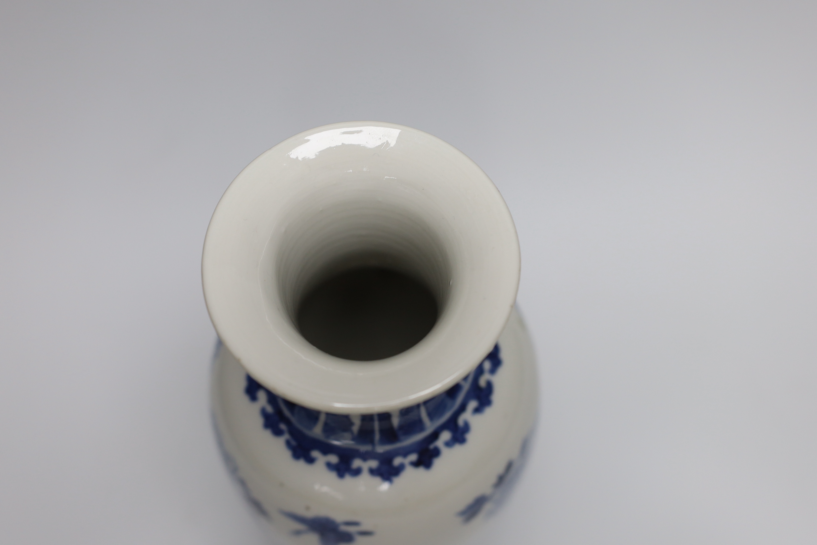 A 19th century Chinese blue and white ‘birds, rockwork and peonies’ vase, 26cm